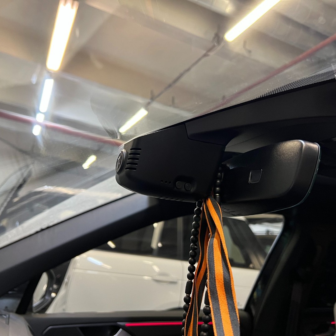 Шумоизоляция и доводчики дверей, видеорегистратор на две камеры в VW TIGUAN 2021