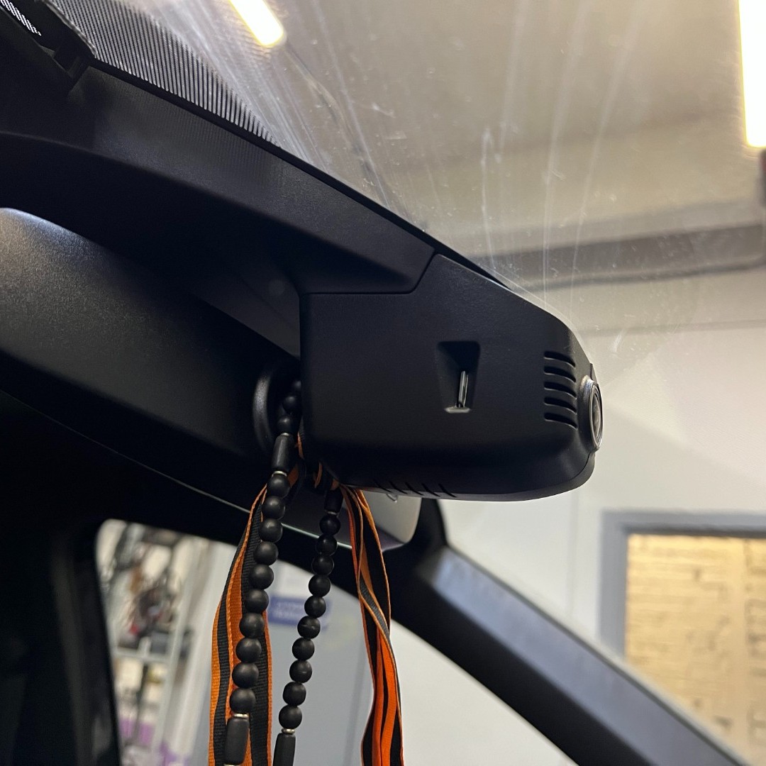 Шумоизоляция и доводчики дверей, видеорегистратор на две камеры в VW TIGUAN 2021