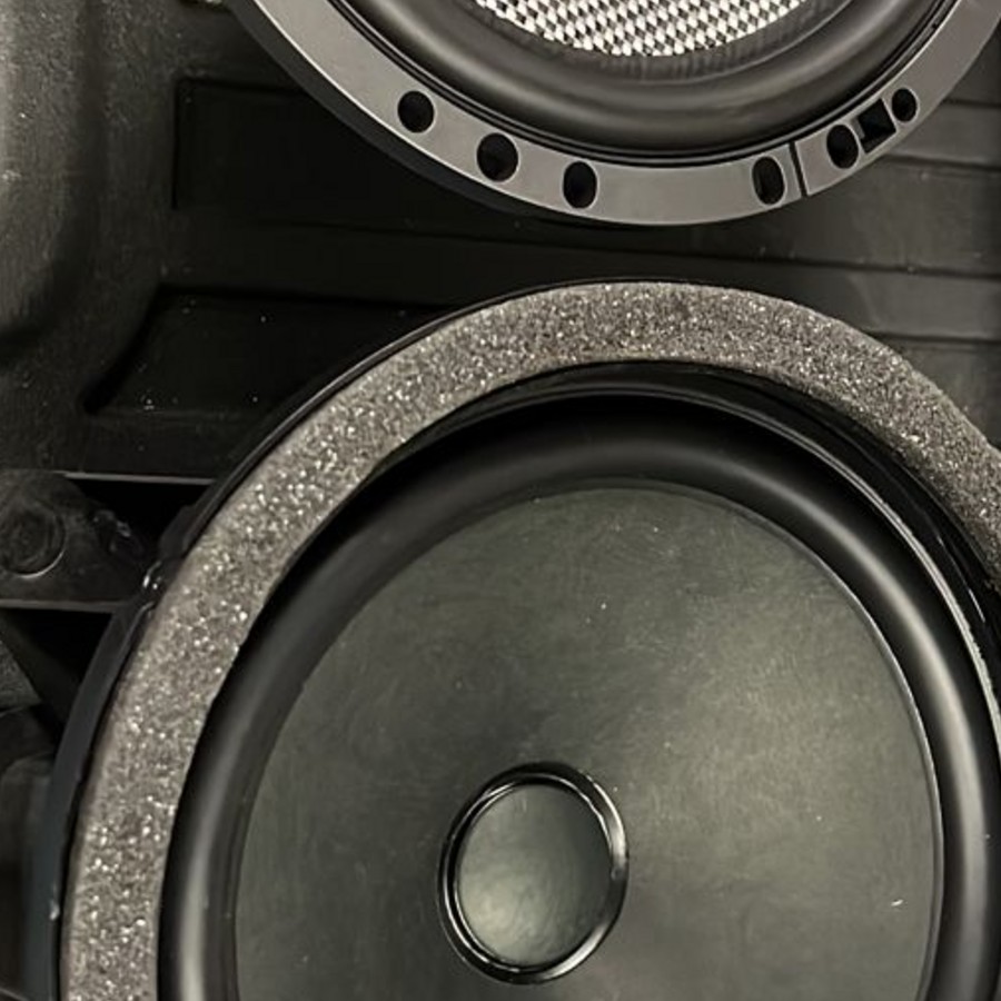 Улучшение звучания базовой аудиосистемы и другие доработки на VOLVO V60CC 2020