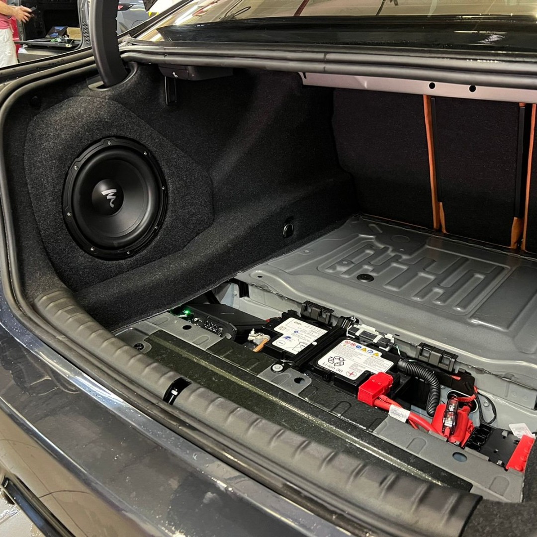 Новая аудиосистема, шумоизоляция, видеорегистратор в BMW M5 F90