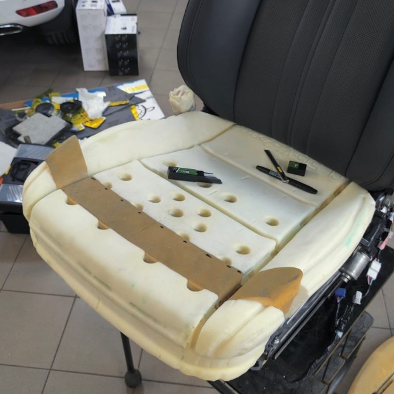 Шумоизоляция / Изменение анатомии водительского сидения / Перешив кожей деталей интерьера / Холодильник от LAND ROVER! / Зарядное устройство для АКБ / Крючки для сетки в багажник в TOYOTA ALP