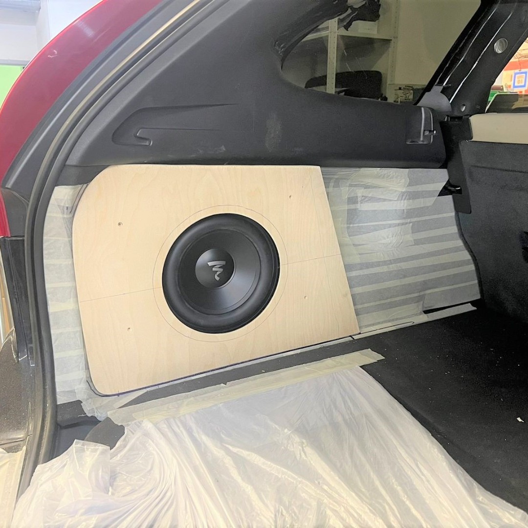 Камера заднего вида на штатном экране, шумоизоляция, замена акустики, сабвуфер в Volvo XC60 2015