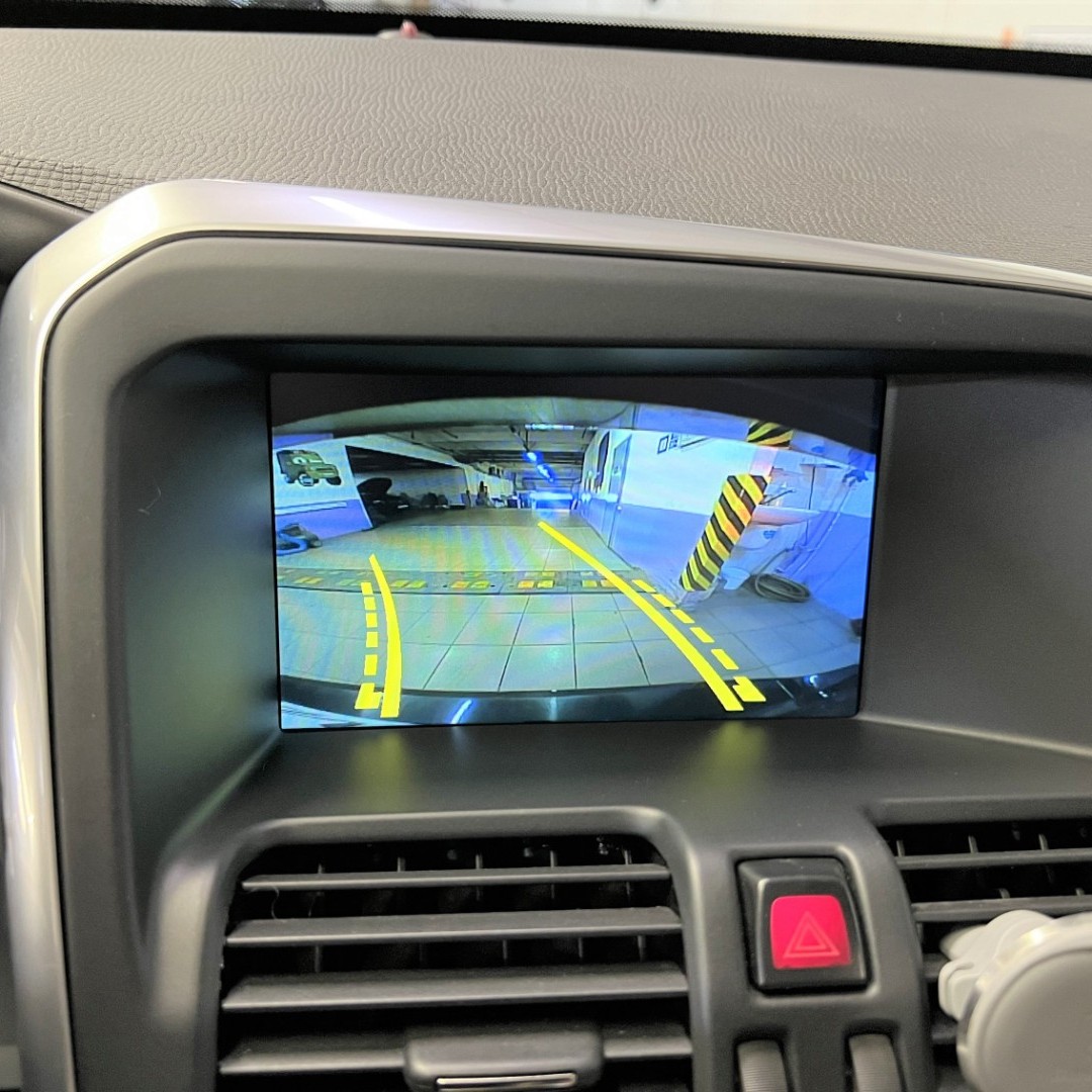 Камера заднего вида на штатном экране, шумоизоляция, замена акустики, сабвуфер в Volvo XC60 2015