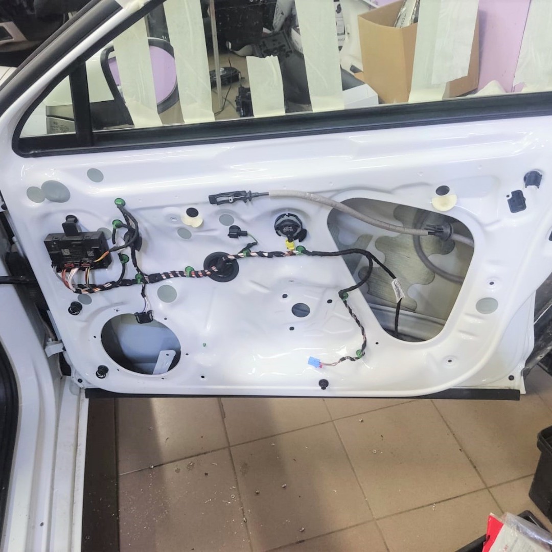 Эстетичный видеорегистратор на 2 камеры, шумоизоляция дверей в VW Passat B8